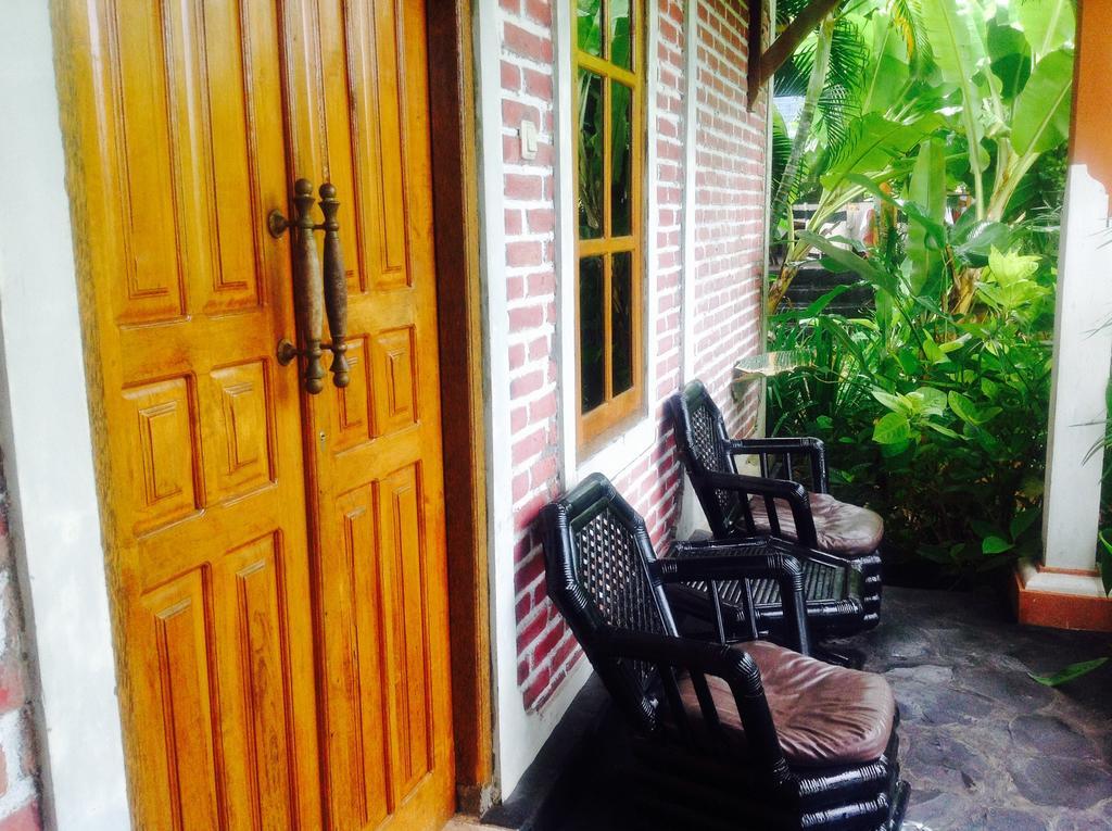 Mumbul Guest House Lovina  Bilik gambar